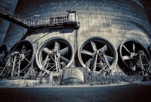 Quali sono le principali differenze tra ventilatori industriali centrifughi e assiali